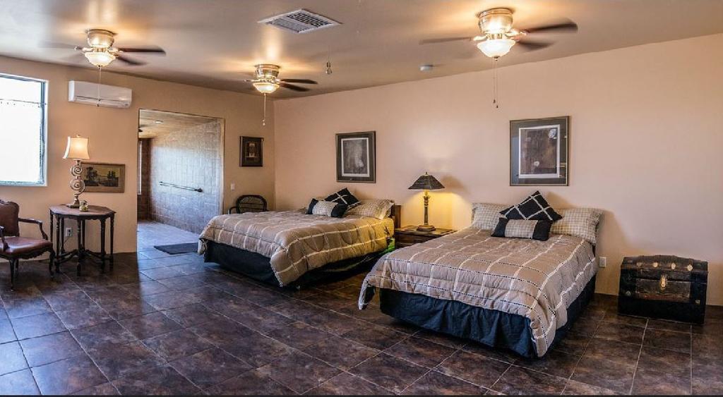 Turtle Back Mesa Bed And Breakfast Indio Exterior photo